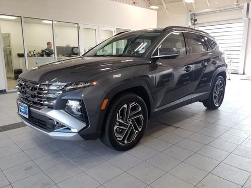 Certified 2025 Hyundai Tucson Limited AWD/4WD image 2