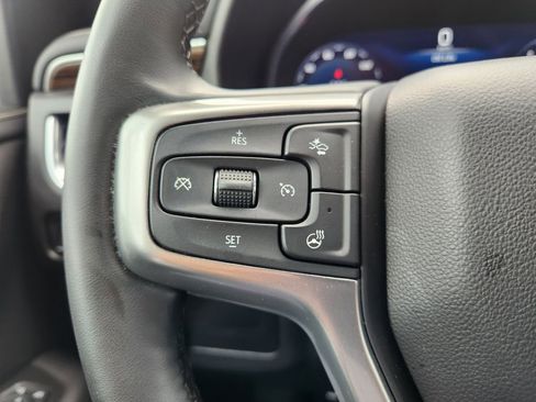 Used 2024 Chevrolet Suburban Premier w/ Premium Package 2 AWD/4WD image 29