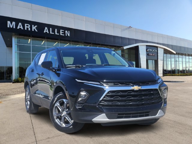 Used 2025 Chevrolet Blazer LT FWD image 1