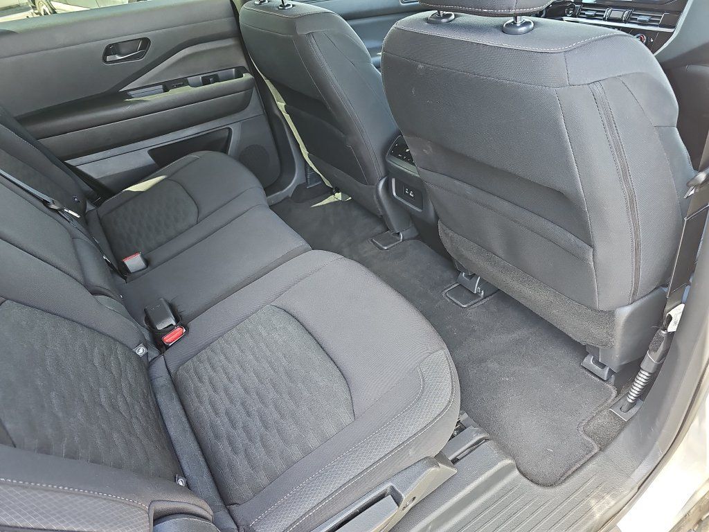 Used 2025 Nissan Pathfinder SV AWD/4WD image 11