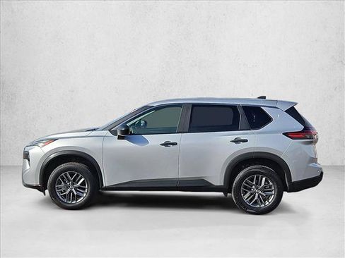 Used 2024 Nissan Rogue S image 9