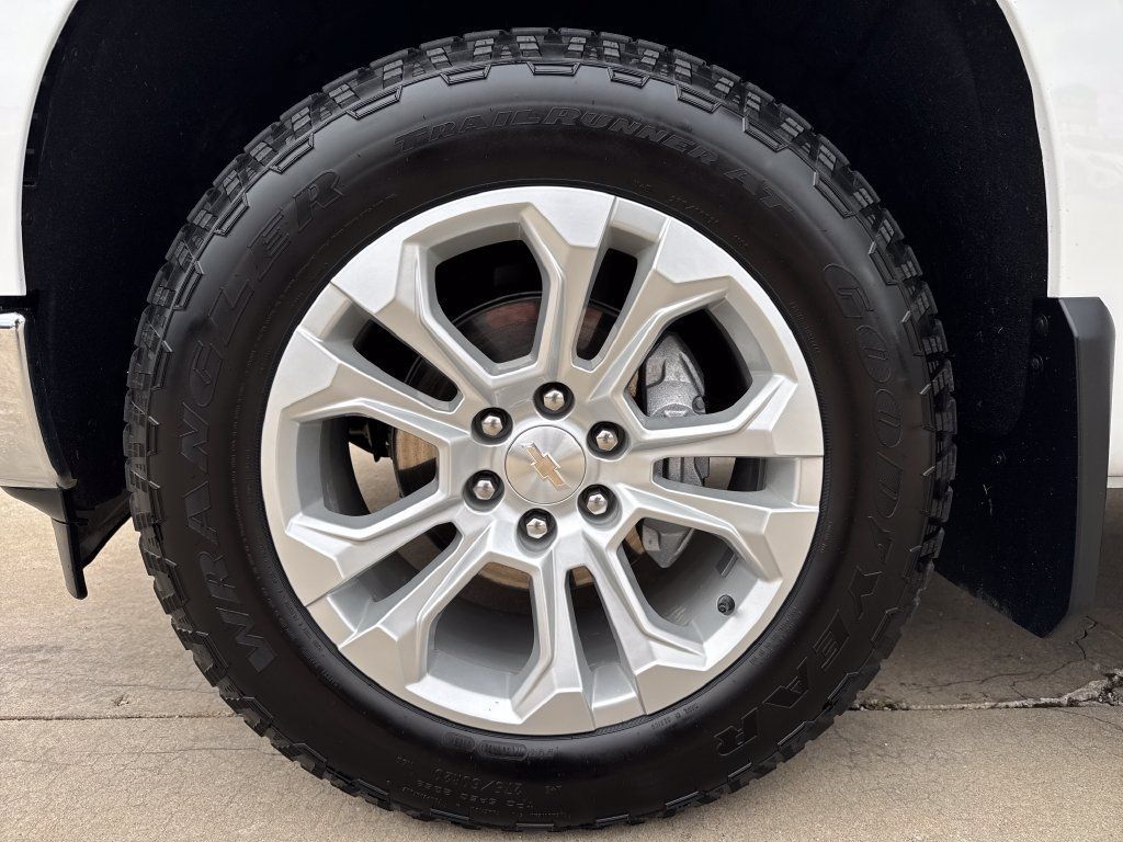 Certified 2023 Chevrolet Silverado 1500 LTZ AWD/4WD image 11