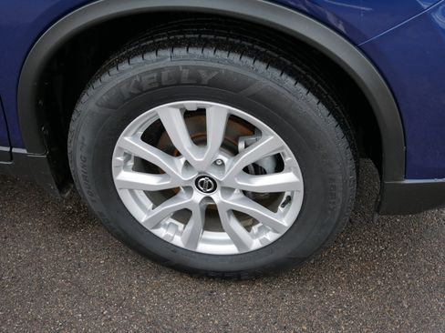 Used 2019 Nissan Rogue SV image 15