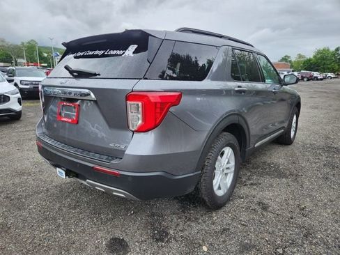 Used 2022 Ford Explorer XLT w/ Equipment Group 202A image 6