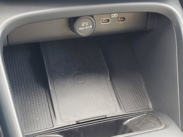 Certified 2026 Volvo XC40 B5 Core w/ Climate Package AWD/4WD image 24