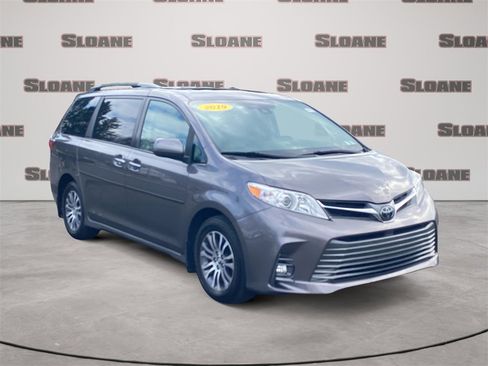 Used 2019 Toyota Sienna XLE w/ XLE Navigation Package image 7