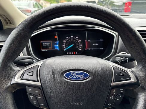 Used 2017 Ford Fusion SE w/ Fusion SE Technology Package FWD image 21