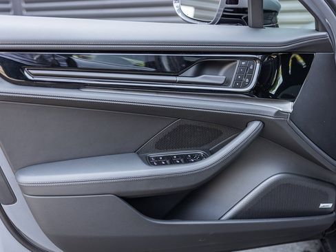 Used 2025 Porsche Panamera image 19