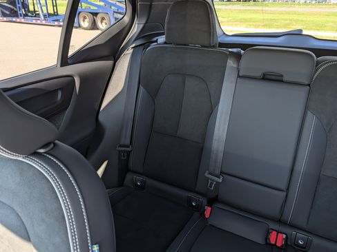 Used 2023 Volvo XC40 B5 Plus w/ Protection Package Premier AWD/4WD image 11
