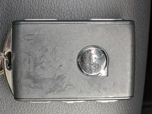 Certified 2025 Volvo XC40 B5 Plus image 31