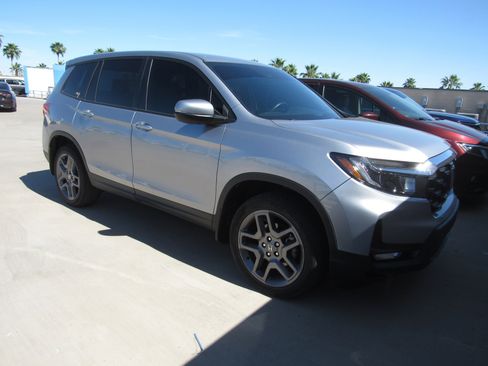Used 2023 Honda Passport EX-L image 2