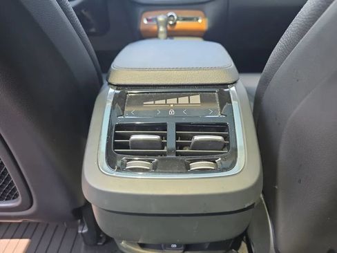 Used 2022 Volvo XC90 T6 Momentum w/ Advanced Package AWD/4WD image 46