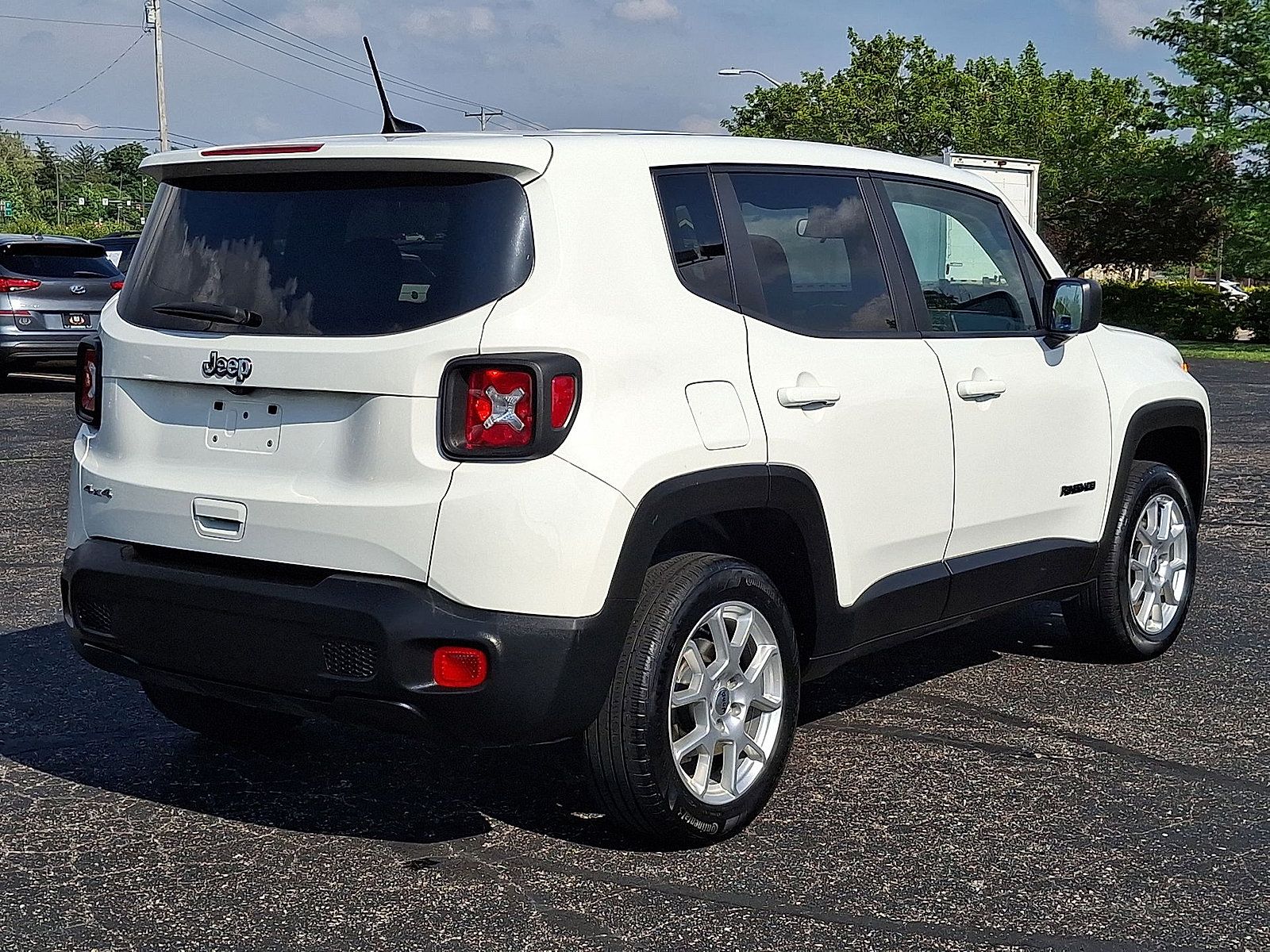Used 2023 Jeep Renegade Latitude AWD/4WD image 24