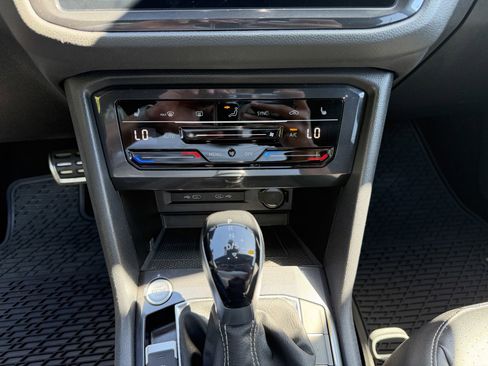 Used 2022 Volkswagen Tiguan SE R-Line AWD/4WD image 30