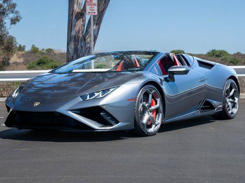 Used 2020 Lamborghini Huracan EVO RWD image 3