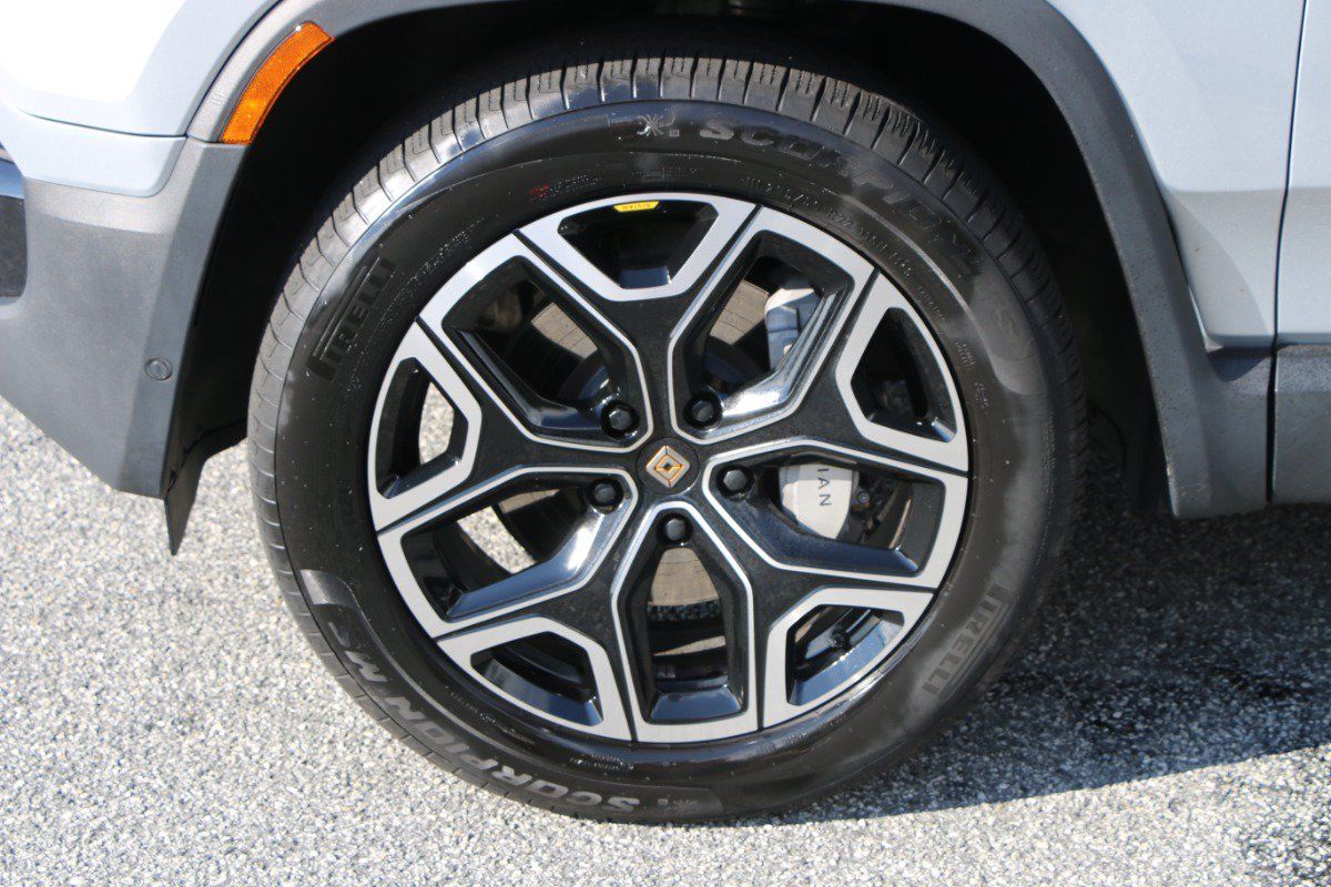 Used 2025 Rivian R1S Adventure Dual AWD/4WD image 14