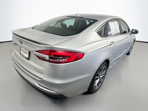 Used 2019 Ford Fusion Titanium image 4