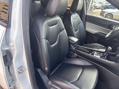 Used 2025 Jeep Compass Limited AWD/4WD image 37