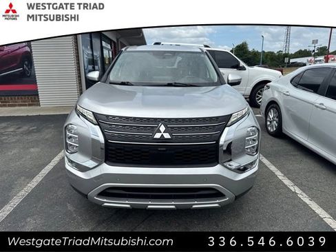 Used 2022 Mitsubishi Outlander SE FWD image 2