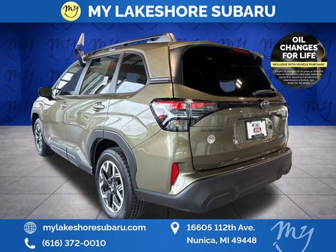 Certified 2025 Subaru Forester Premium AWD/4WD image 9