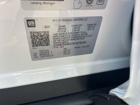 Used 2025 Chevrolet Traverse LT w/ Driver Confidence Package image 39