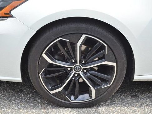 Used 2024 Nissan Altima 2.5 SR FWD image 13