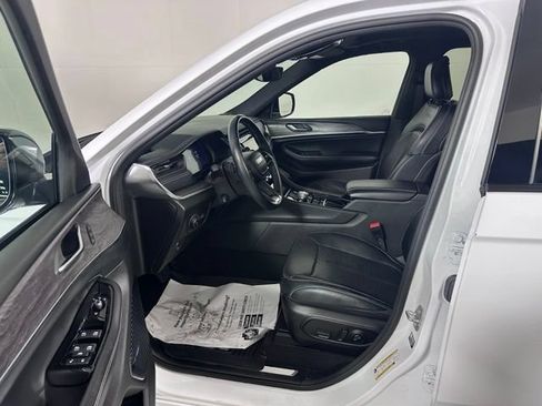 Used 2022 Jeep Grand Cherokee Overland AWD/4WD image 20