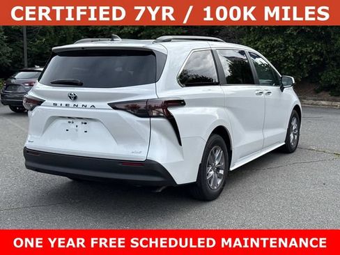 Used 2025 Toyota Sienna XLE FWD image 2