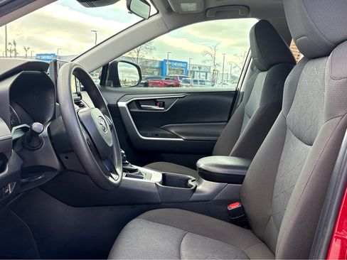 Used 2022 Toyota RAV4 XLE w/ Convenience Package image 15