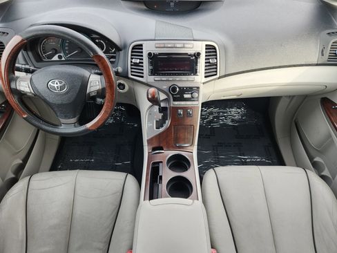 Used 2010 Toyota Venza Base image 25