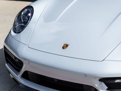 Certified 2023 Porsche 911 Carrera 4 AWD/4WD image 18