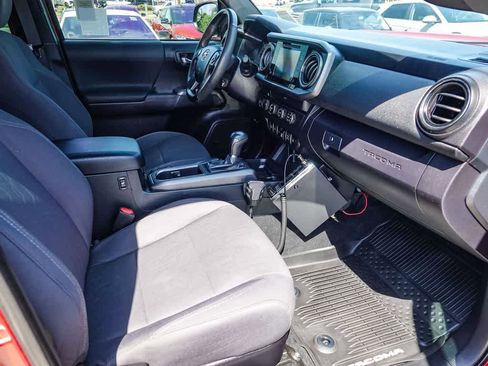 Used 2019 Toyota Tacoma TRD Off-Road w/ Technology Package AWD/4WD image 16