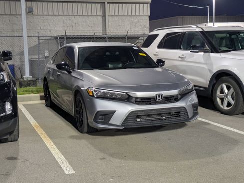 Used 2023 Honda Civic Sport image 2