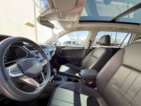 Used 2023 Volkswagen Tiguan SE w/ Panoramic Sunroof Package image 5