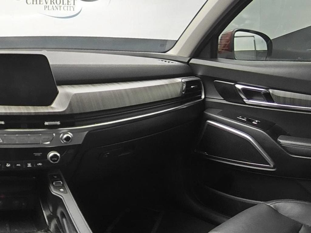 Used 2023 Kia Telluride EX w/ EX Captain's Chair Package FWD image 15