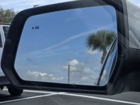 Used 2020 GMC Acadia SLE image 24