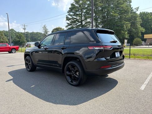 Used 2023 Jeep Grand Cherokee Limited w/ Luxury Tech Group II AWD/4WD image 7