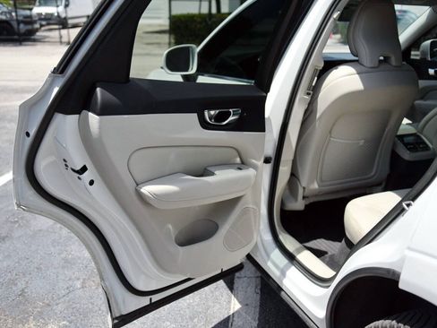 Used 2023 Volvo XC60 B6 Ultimate w/ Protection Package Premier AWD/4WD image 12