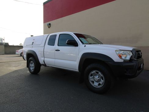 Used 2015 Toyota Tacoma PreRunner image 15