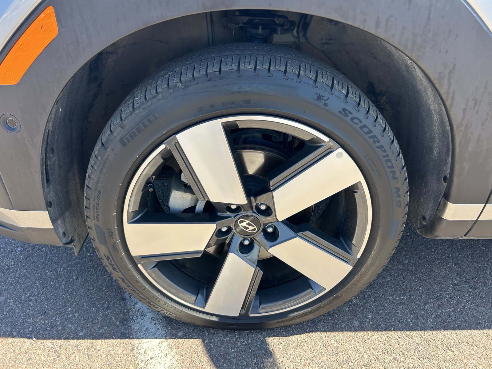 Used 2025 Hyundai Santa Fe Limited AWD/4WD image 9