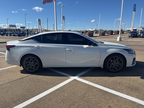 Used 2023 Nissan Altima 2.0 SR image 8