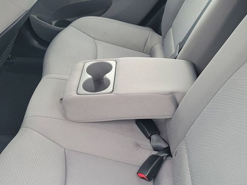 Used 2012 Hyundai Elantra GLS image 11