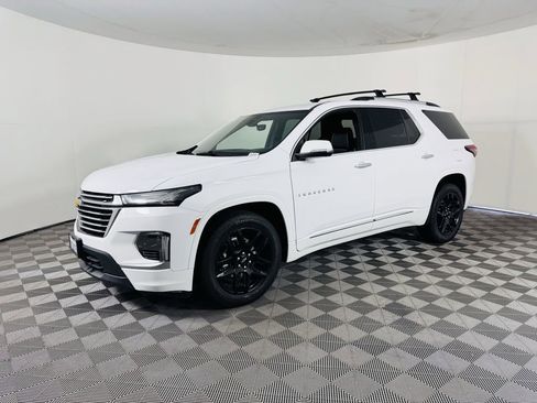 Used 2023 Chevrolet Traverse Premier FWD image 4