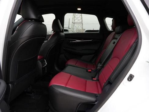 Certified 2025 INFINITI QX50 Sport image 19