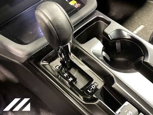 Used 2026 Subaru Forester Premium AWD/4WD image 18