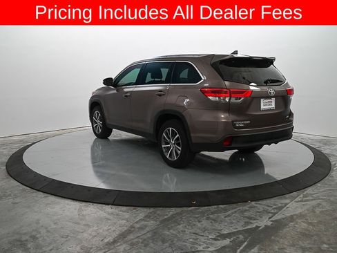 Used 2019 Toyota Highlander XLE FWD image 7