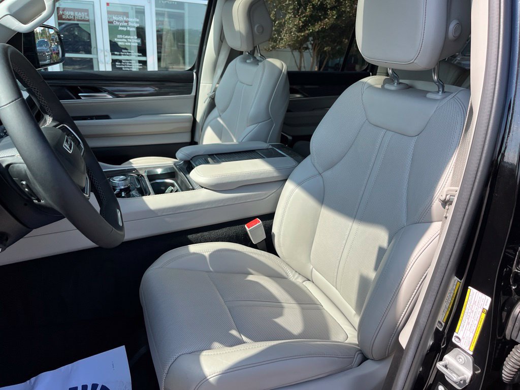Used 2022 Jeep Wagoneer Series II w/ Premium Group I AWD/4WD image 4