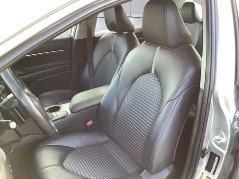 Used 2023 Toyota Camry SE image 8