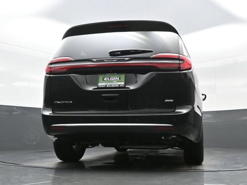 New 2027 Chrysler Pacifica Select AWD/4WD image 18