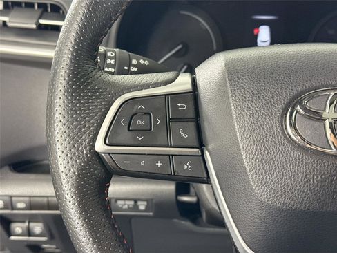 Certified 2022 Toyota Sienna XSE image 18